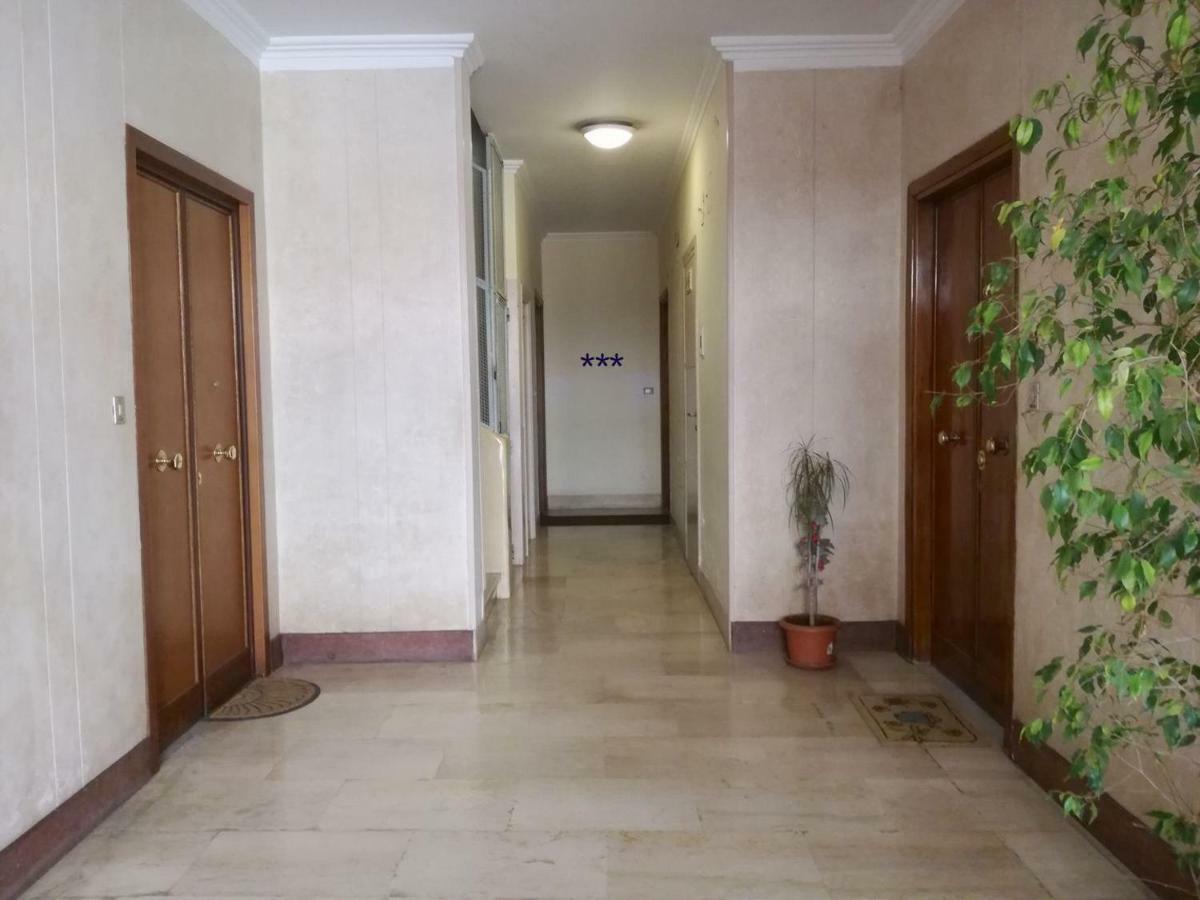 White Apartment โรม ภายนอก รูปภาพ